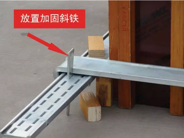 方柱扣工地現場視頻